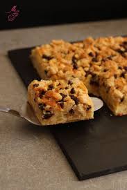 Le Crumbeau Gateau Crumble Aux Pommes Chocolat In 2020 Desserts Food Cookies