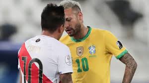 Gabriel jesús, de la selección de brasil, abandona la cancha tras ser expulsado del partido de cuartos de final de la copa américa ante chile, el viernes 2 de julio de 2021 (ap foto/silvia. Kpjszo Grt42ym