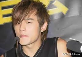 There is a kind of "plastic surgery" that makes people reach middle age!Jay Chou,  Huang Xiaoming rely