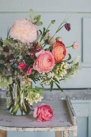 Modern Girls Old Fashioned Men Flowers Ranunkeln Strauss Blumenfotos Und Blumen