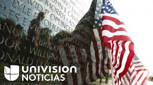 Es posible que tengamos muchas obligaciones como nación, pero solo tenemos una obligación verdaderamente sagrada, y es equipar a aquellos a quienes enviamos al peligro, dijo biden. Imagenes De La Conmemoracion Del Dia De Los Caidos En El Monumento A Los Veteranos De Vietnam Youtube