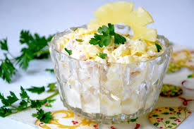 салат с ананасами и курицей и кукурузой и сыром Salat S Konservirovannymi Ananasami I Kuricej Recept Idei Dlya Blyud Salaty S Kuricej I Ananasom Salat S Indejkoj