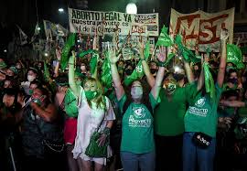 Aborto espontáneo, por exclusión, será todo aquel que no registre por origen una acción deliberada tendiente a poner fin al embarazo. Zmsedxmujgdnm