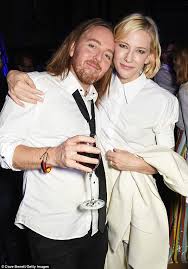 492,000 for the hour from 8pm, down from 788,000 for stan and 7.30. Tim Minchin Kicks Back With Cate Blanchett At Party In London After Brexit Controversy Daily Mail Online