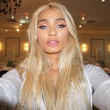 Photos : Pia Mia transformée en un clone inquiétant de Kylie Jenner !