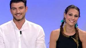 Uomini e donne è un programma condotto e ideato da maria de filippi, in onda tutti i giorni dal lunedì al venerdì su canale 5 alle 14.45 e in replica alle 19.50 su la5. Beatrice Valli Mamma Di Tre Figli A 25 Anni Spesso Criticata Ma Non Esistono Tempi Giusti O Sbagliati Giornale Di Sicilia