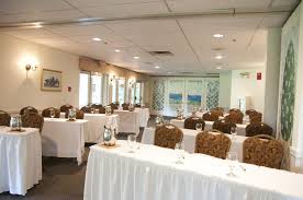 Filled with antiques, 23 fireplaces, jacuzzis, and an indoor pool, our 84 rooms plus extended stay townhouses include all the amenities any discriminating traveler would expect. The Harraseeket Inn The Maine Mag