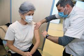 Vaccination Reessayez Plus Tard Le Grand Desarroi Des Seniors Toujours Sans Rendez Vous
