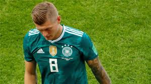 فخور بكوني أكثر لاعب ألماني يشارك بقميص ريال مدريد. ÙƒØ±ÙˆØ³ ÙŠØ¹ØªØ±Ù Ø¨ØªØ±Ø§Ø®ÙŠ Ø£Ø¯Ø§Ø¡ Ø£Ù„Ù…Ø§Ù†ÙŠØ§ Ø£Ù…Ø§Ù… ÙƒÙˆØ±ÙŠØ§ Ø¨ÙƒØ£Ø³ Ø§Ù„Ø¹Ø§Ù„Ù… Ø¨Ø·ÙˆÙ„Ø§Øª
