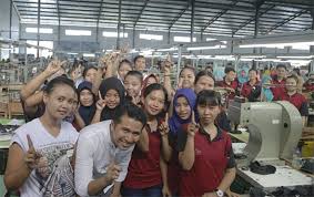 Pabrik sepatu area pandaan / lowongan pt charoen p. Kunjungi Dua Pabrik Di Nganjuk Emil Disambut Histeris Ribuan Buruh
