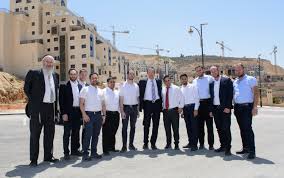 Residents of Ramat Givat Zeev Excitedly Welcome Rabbi Avraham Horowitz