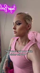 Courtney Coffin's Instagram, Twitter & Facebook