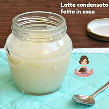 Prendete una bacinella che avrete raffreddato in frigorifero, meglio se in vetro o acciaio, e montate la panna aiutandovi con delle fruste elettriche. Latte Condensato Fatto In Casa Ricetta Tutto Fa Brodo In Cucina