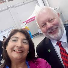 Cuando amas de verdad lo que haces te rodeas de la gente perfecta para  enseñarte más. Descubrí el arte del Ceremonial y el Protocolo hace 12 años,  entré a un mundo donde