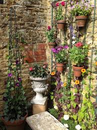 Image Result For Lanai Wall Garden Beautiful Gardens Small Space Gardening Patio Garden