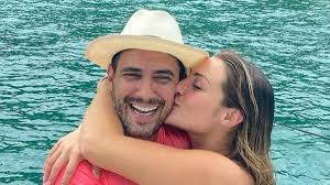 He is known for his description of lulism as a political phenomenon and as one of the theorists of the brasília consensus. Andre Marques Se Derrete Pela Namorada Sofia Starling Apenas De Topless