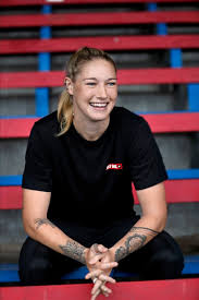 Commentator kelli underwood was calling the play. Colgate Becomes Official Smile Of The Afl Ministry Of Sport