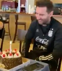 A 34 años, las redes del mundo celebran su cumpleaños. R8qtkb Pkvrlgm