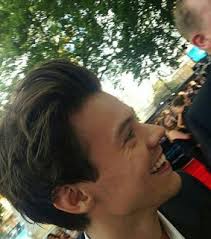 But new photos from the christopher nolan movie dunkirk reveal that his signature 'do is no more. Harry Styles Dunkirk Images On Favim Com