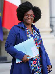 Retour En Petites Phrases Choc Sur Une Nomination Controversee Premiers Sons Porte Parole Actualites People