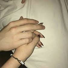 Pin By Girl On Aaa Goals Cute Couples Cute Couples Goals Couple Hands Imagen de ladrillos rosas las cámaras de cine y el resplandor rojo en el borde de las fotos están a la moda en estos días. pinterest