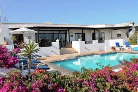 Hay 2 dormitorios dobles con armarios empotr. The 10 Best Playa Blanca Apartments Villas With Photos Tripadvisor Condos In Playa Blanca Spain