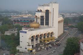 Orang yang murtad telah mengubah loyalitasnya dan keberpihakannya kepada umat yang lain, dan bahkan ke negeri yang lain. Jabatan Agama Islam Perak Radio Ikim