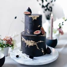 Size (8 to 12 servings) 1kg aed 315 (14 to 16 servings) 1.5kg aed 399 (18 to 22 servings) 25 Black Wedding Cakes
