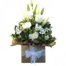 Same day flower delivery is via our 24 hour international overseas florist delivery network of over 40,000 florist worldwide. Christmas Flowers Flowers Send Flowers To Christmas Australia Wide Delivery