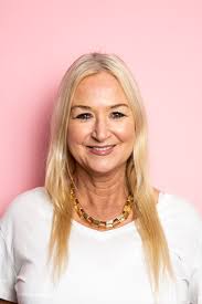 I went back in time & got Jennifer Aniston's 'The Rachel' cut