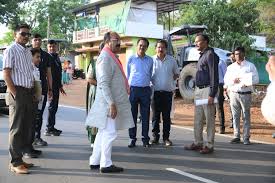 आज केशकाल शहर में राष्ट्रीय राजमार्ग चौड़ीकरण की प्रस्तावित योजना के संबंध  में अधिकारियों के साथ स्थल निरीक्षण किया। इस दौरान निर्माण से ...