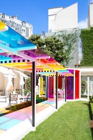 Daniel Buren Creates A Chromatic Landscape In The Gardens Of Hotel Le Bristol Paris Diseno De Guarderia Arquitectura Escolar Y Arquitectura Paisajista