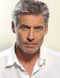 Silver Agence De Top Modeles De Plus De 40 Ans Paris Cheveux Courts Homme Coiffure Homme Cheveux Gris Homme