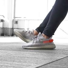Yeezy Boost 350 V2 Tail Light Yeezy Tenue Yeezy Chaussure Adidas Superstar