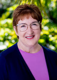 Laura Moose's Instagram, Twitter & Facebook