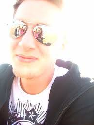 Melissa Rossi's Instagram, Twitter & Facebook