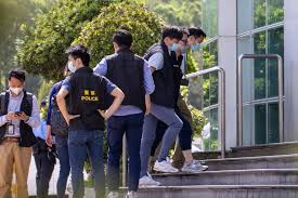 Get 3% daily cash back with apple card. Hong Kong Police Arrest Apple Daily Editor Directors Raid Hq Freedom Of The Press News Al Jazeera