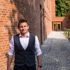 The trade breaks down to about $760 per square foot. Bastian Lublinsky Geschaftsfuhrer Lublinsky Stahl Und Metallbau Gmbh Co Kg Xing