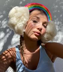 Sia, kate hudson, leslie odom jr.—all of them i look up to so much. Maddie Ziegler For New Sia Video May 2020 Hawtcelebs