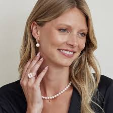 Renee Ring's Instagram, Twitter & Facebook