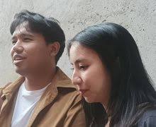 Cari yang Dewasa, Pamela Bowie Senang Dimanjain Pacar