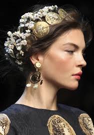 Be Dazzled By Pullcast Jewelry Inspiration All Detail Counts See More Pullcast Eu Hair Accessories Dolce And Gabbana Fashion Week Backstage