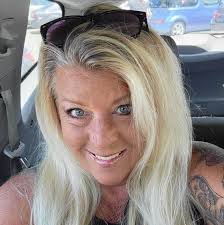 What are some recommendations for a good dentist and a hair salon with a  skilled colorist in Scott County, Indiana?