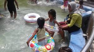 Kolam Renang Kebun Binatang Surabaya Naira Rikza Dan Rahil Youtube