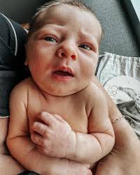 Mom Bod, But Make It Strong☀️ I don't have time for a 12-step wellness  plan. But I do have time to mix a drink that helps me feel less bloated,  more energized,