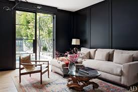 Le beau style fait différence. Peinture Salon Moderne Apprivoisez Les Couleurs Sombres Salon Luxueux Idees De Decoration Interieure Mur Noir