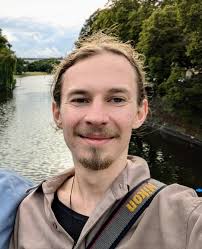 Hey ! I'm Shimon, just moved to Berlin. I'm a filmmaker and marketer, and  my goal here is to meet musicians, artists, filmmakers and do some amazing  shit together. I love shooting