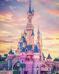 Disneyland Paris On Instagram Donnez Une Note Sur 20 A Cette Photo Disneylandparis Chateaudisney Disney Paris Disney Illustration Disneyland