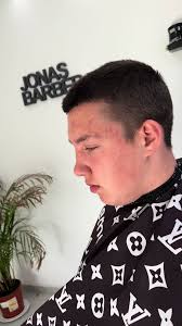 Jonaspavek Cut Buzzcit