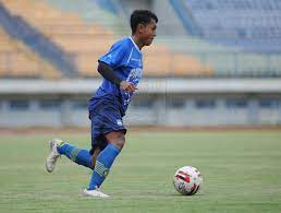 Endonezya'daki birçok kişi onu sıradaki olarak adlandırdı. Febri Hariyadi Bertekad Raih Prestasi Tertinggi Official Persib Web